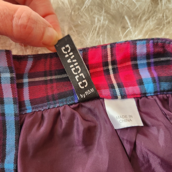 H&M DIVIDED Plaid Skirt, Size 4 - Picture 8 of 10